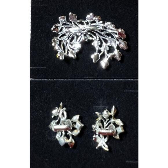 Vintage Signed Coro Brooch & Clip-On Earrings Set Rhinestone Leaf Silver Tone - Picture 6 of 9